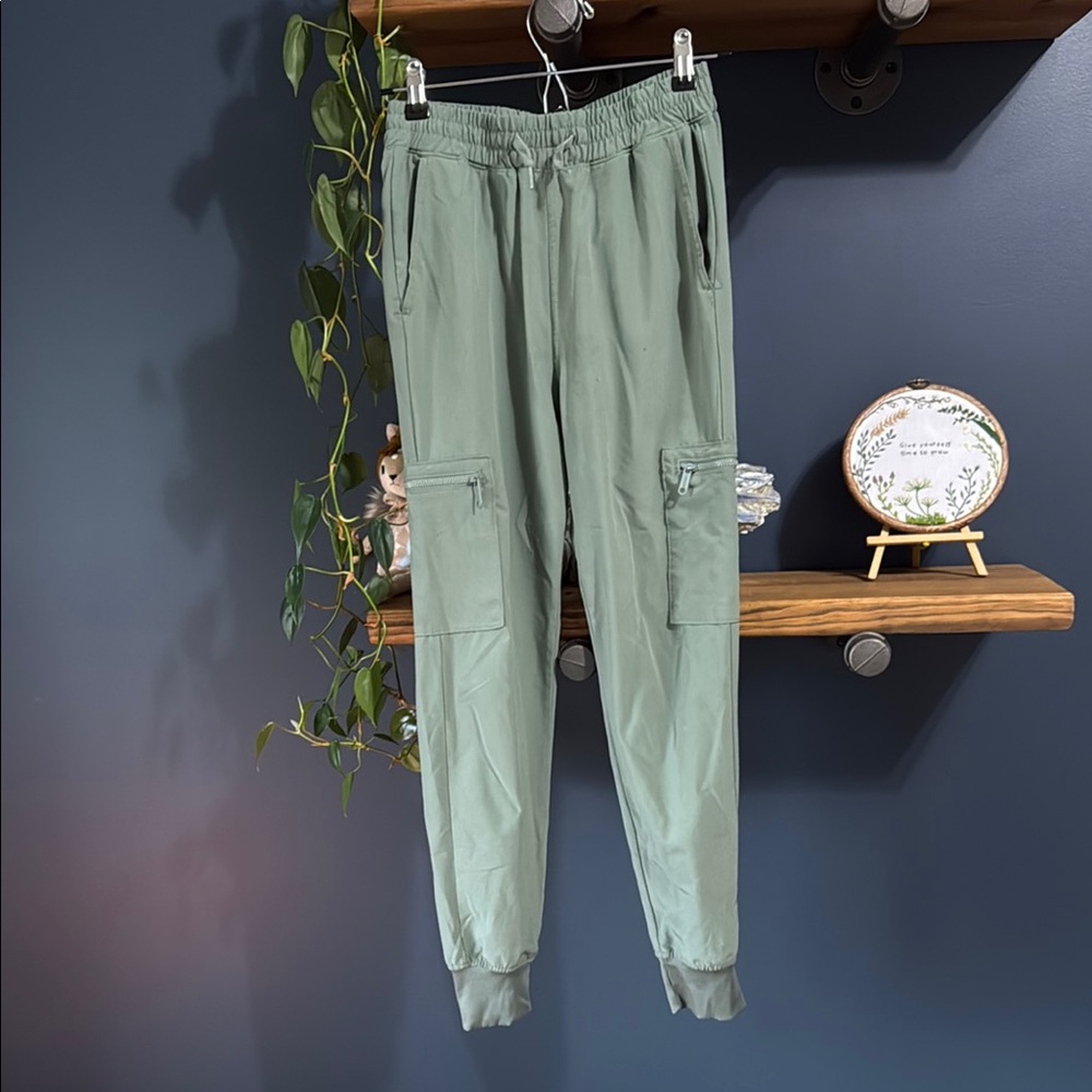 Abercrombie Kids boys Lightweight Green Cargo Track Pants with pockets